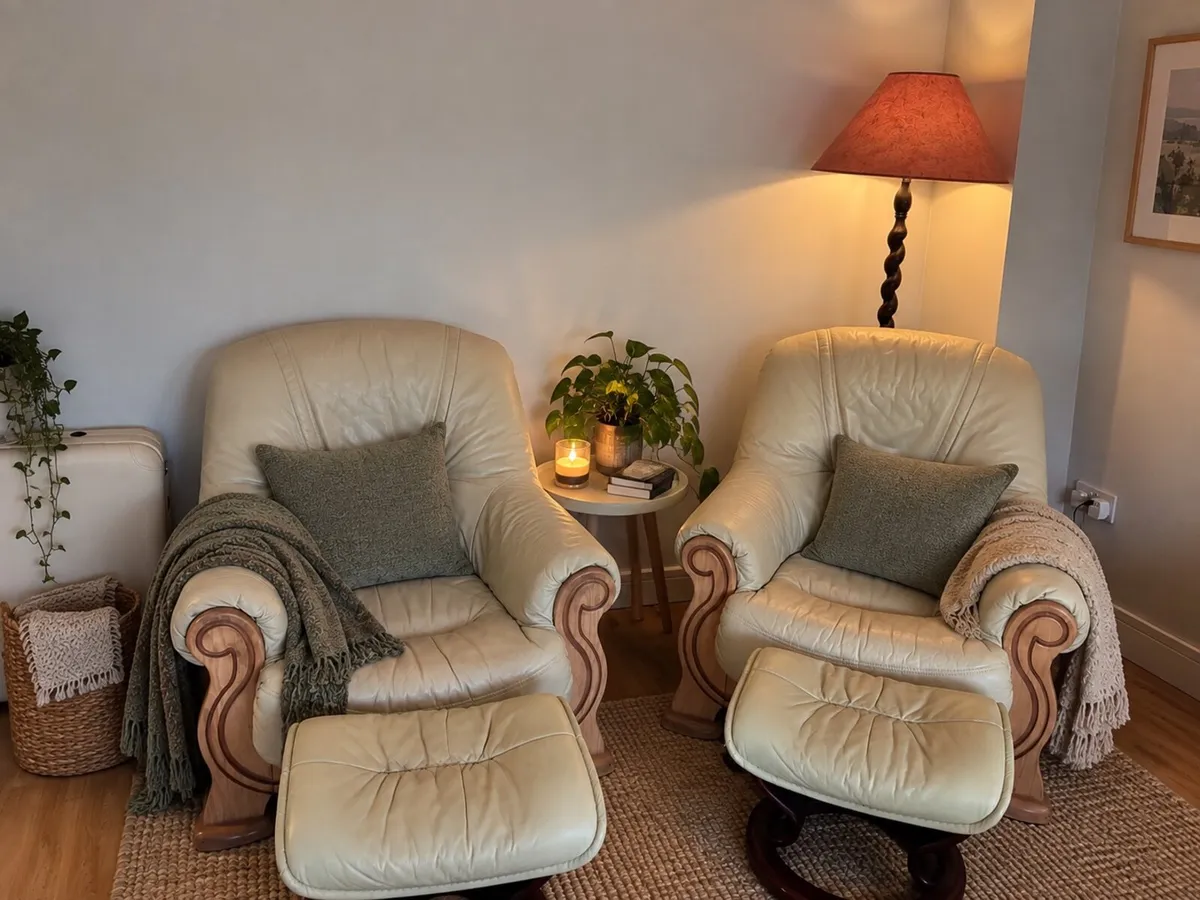 Real leather cream three-piece suite - Image 1