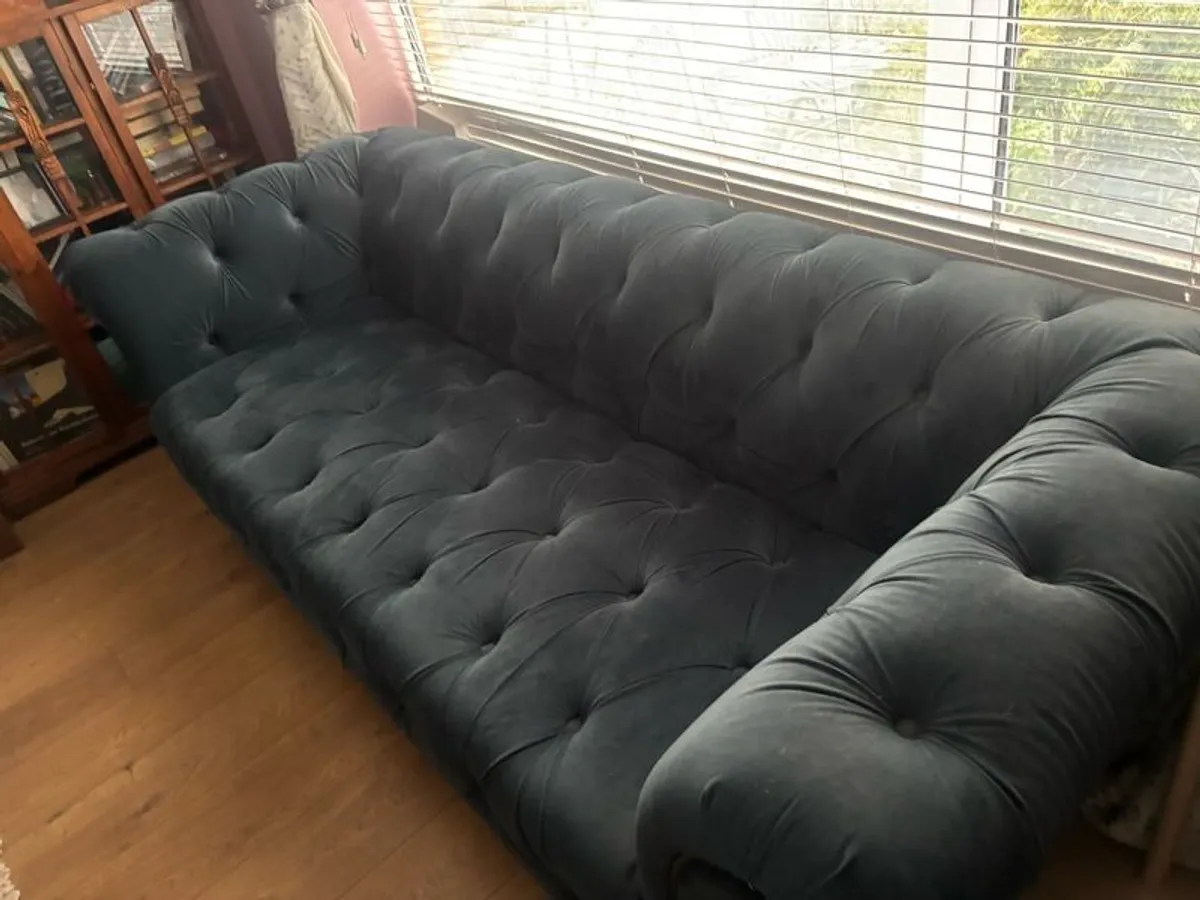 Beautiful blue velvet Chesterfield sofa - Image 2