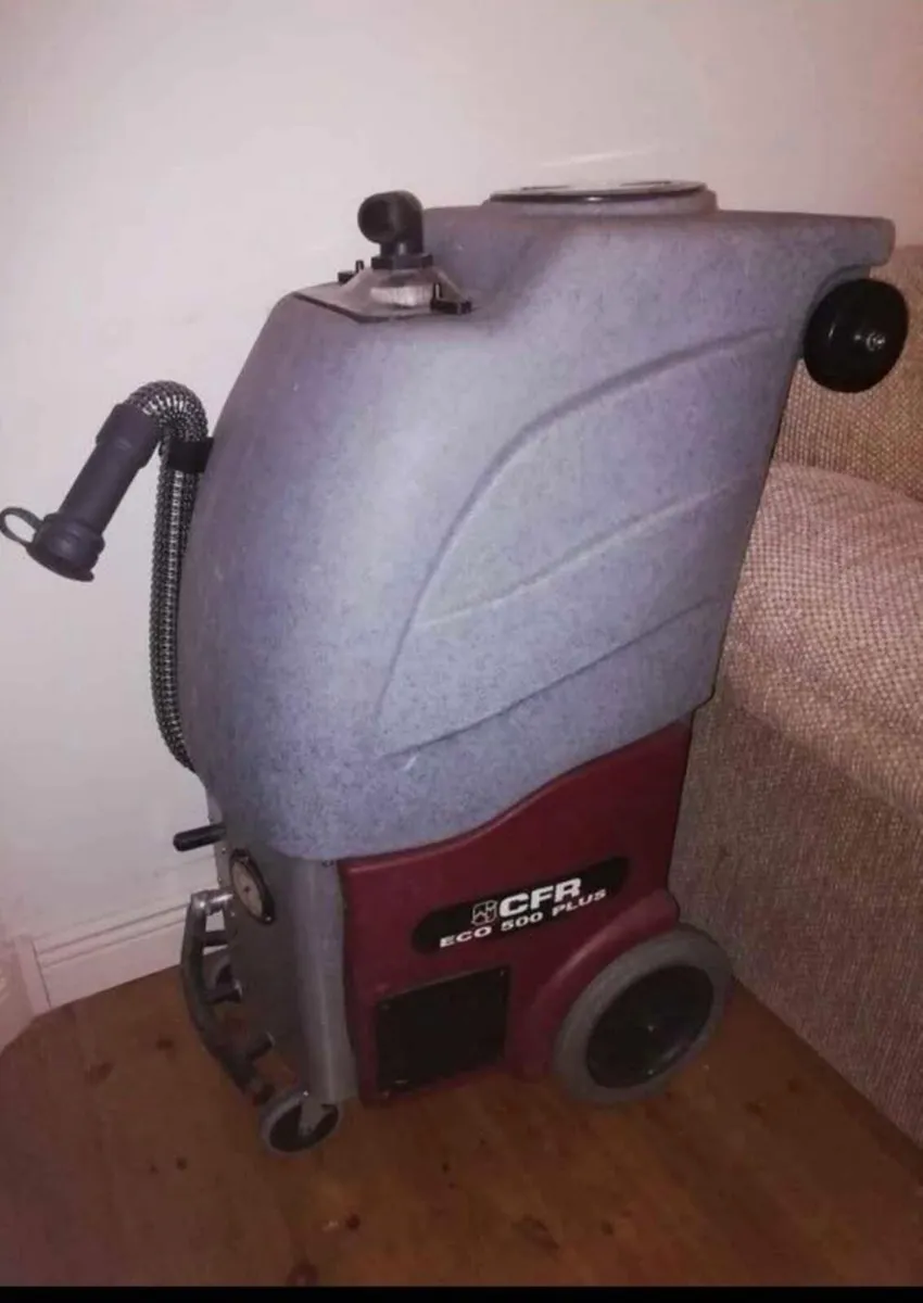 Industrial carpet cleaning machine - Image 1