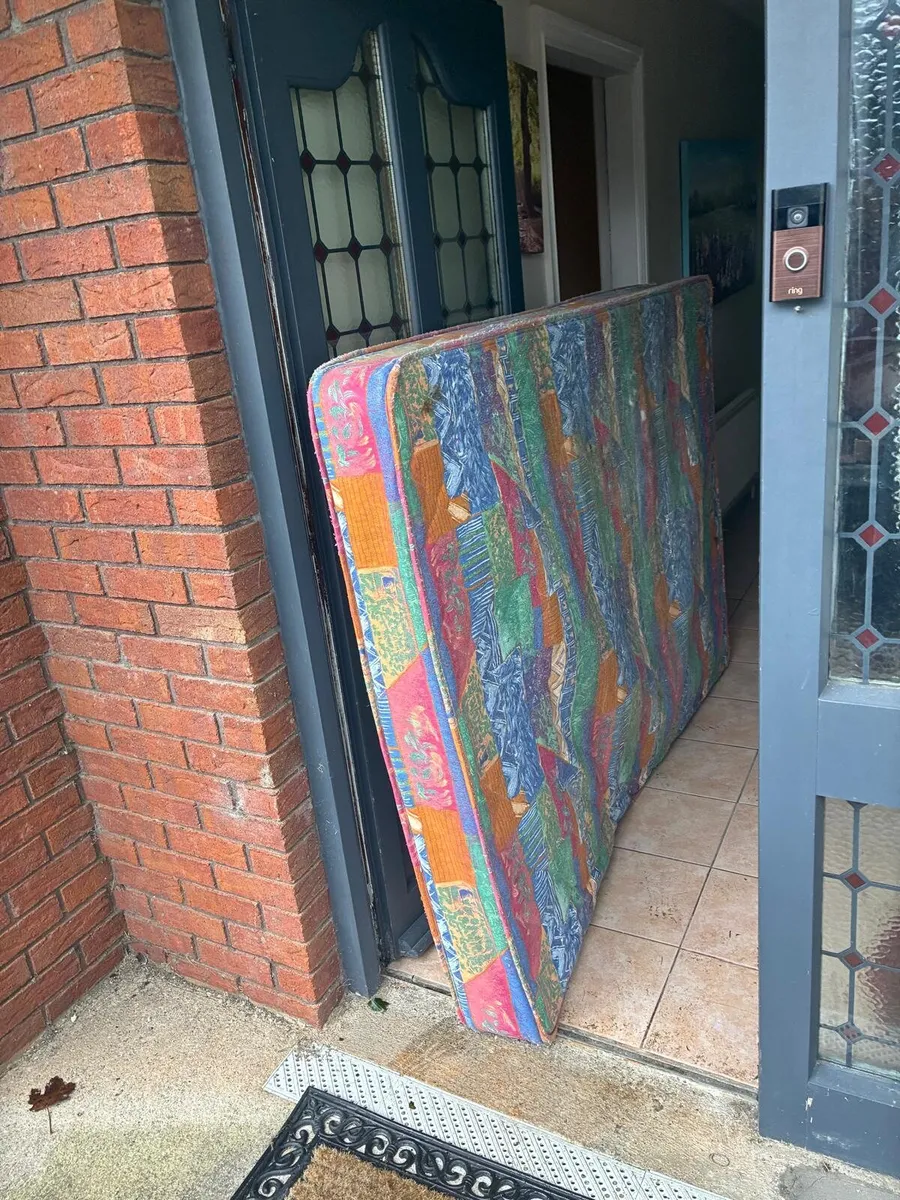 4'6 double bed and mattress - Image 2