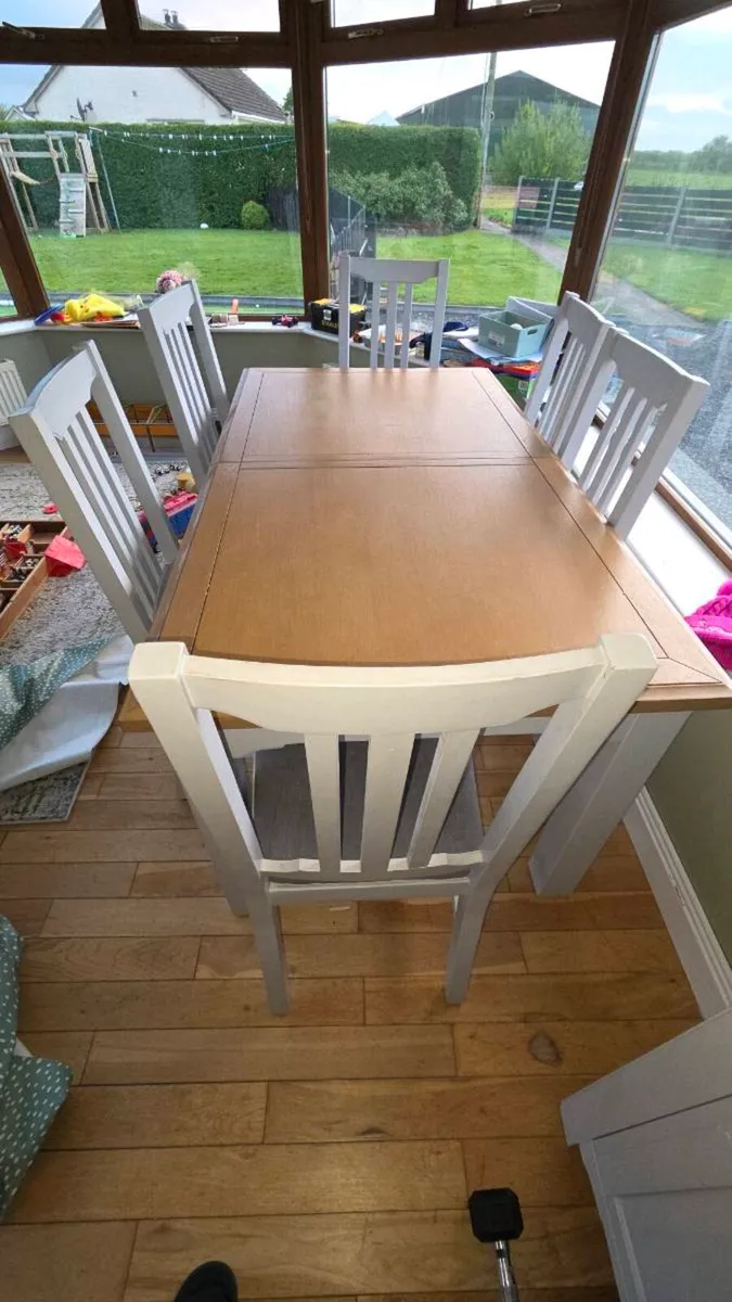 Kitchen table and chairs - Image 2