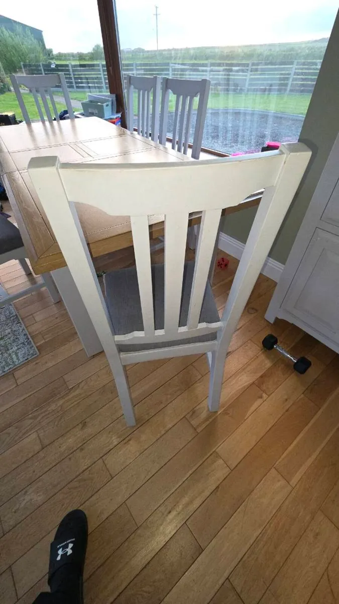 Kitchen table and chairs - Image 4