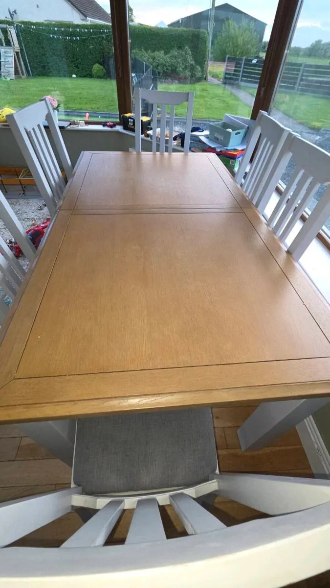 Kitchen table and chairs - Image 1