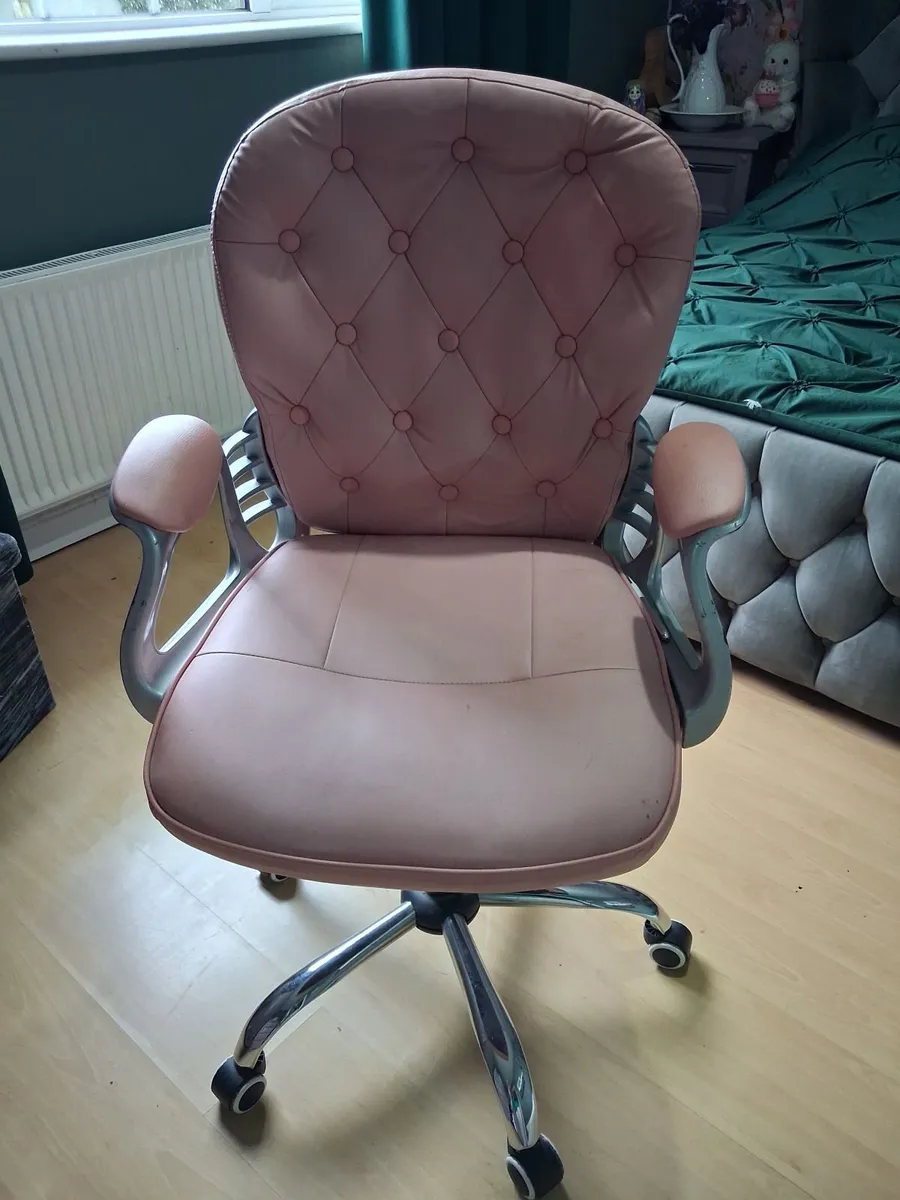Beauty chair - Image 1