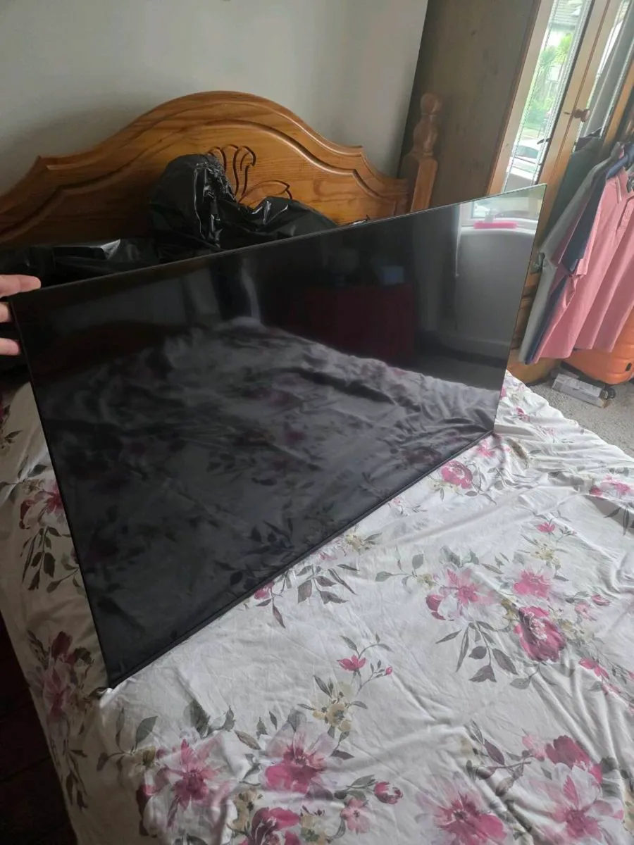 Samsung 50" smart tv - Image 1
