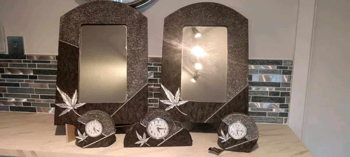 Newgrange mirrors and clocks - Image 1