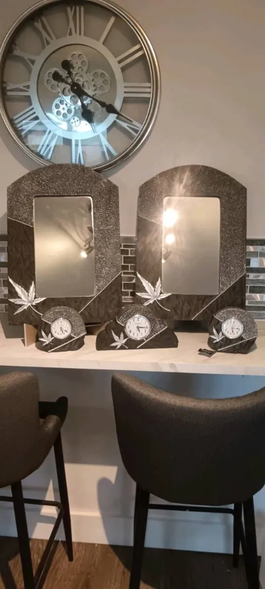 Newgrange mirrors and clocks - Image 2