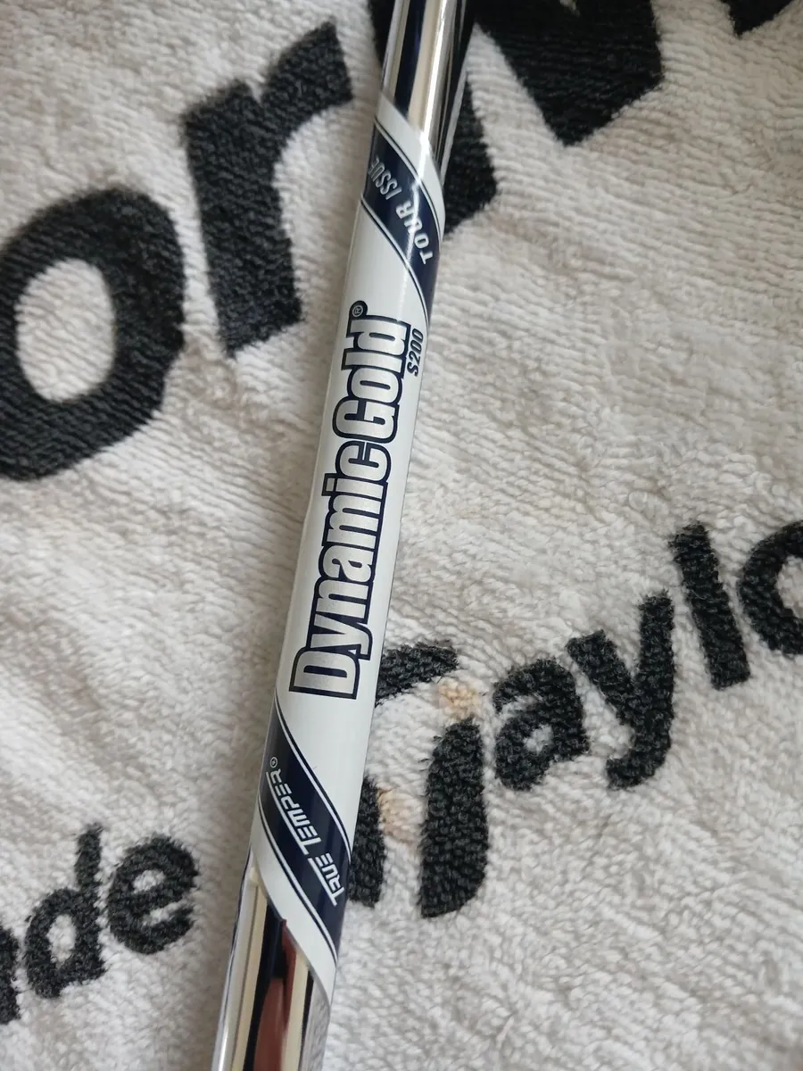 Taylormade wedge 54.11 with milled grind raw face - Image 3