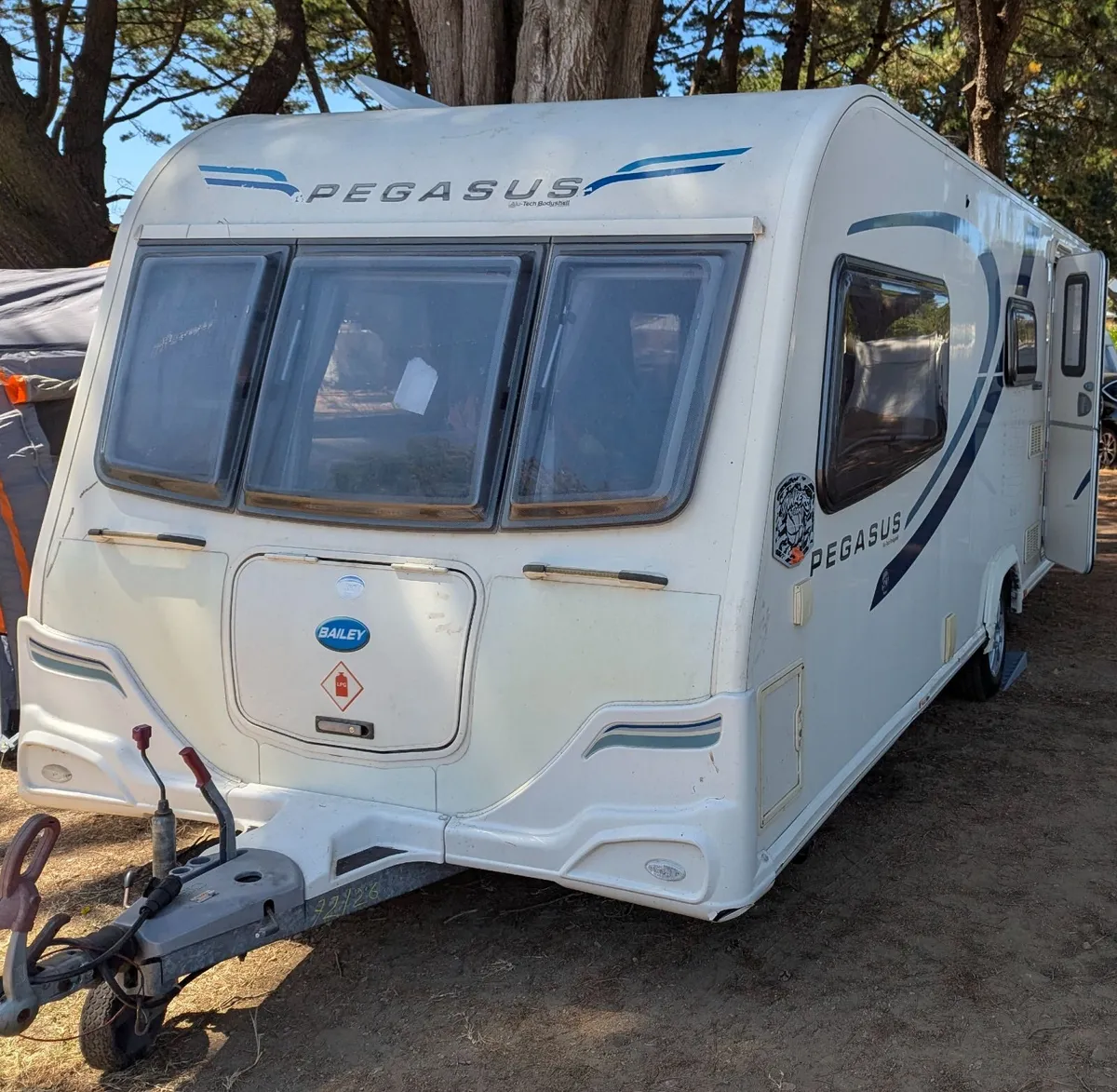 Pegasus Caravan - bunk beds & 'full-sized bathrom - Image 3