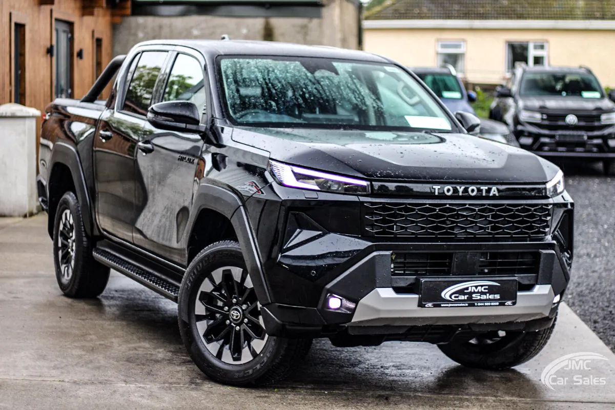 2026 TOYOTA HILUX INVINCIBLE - Image 4