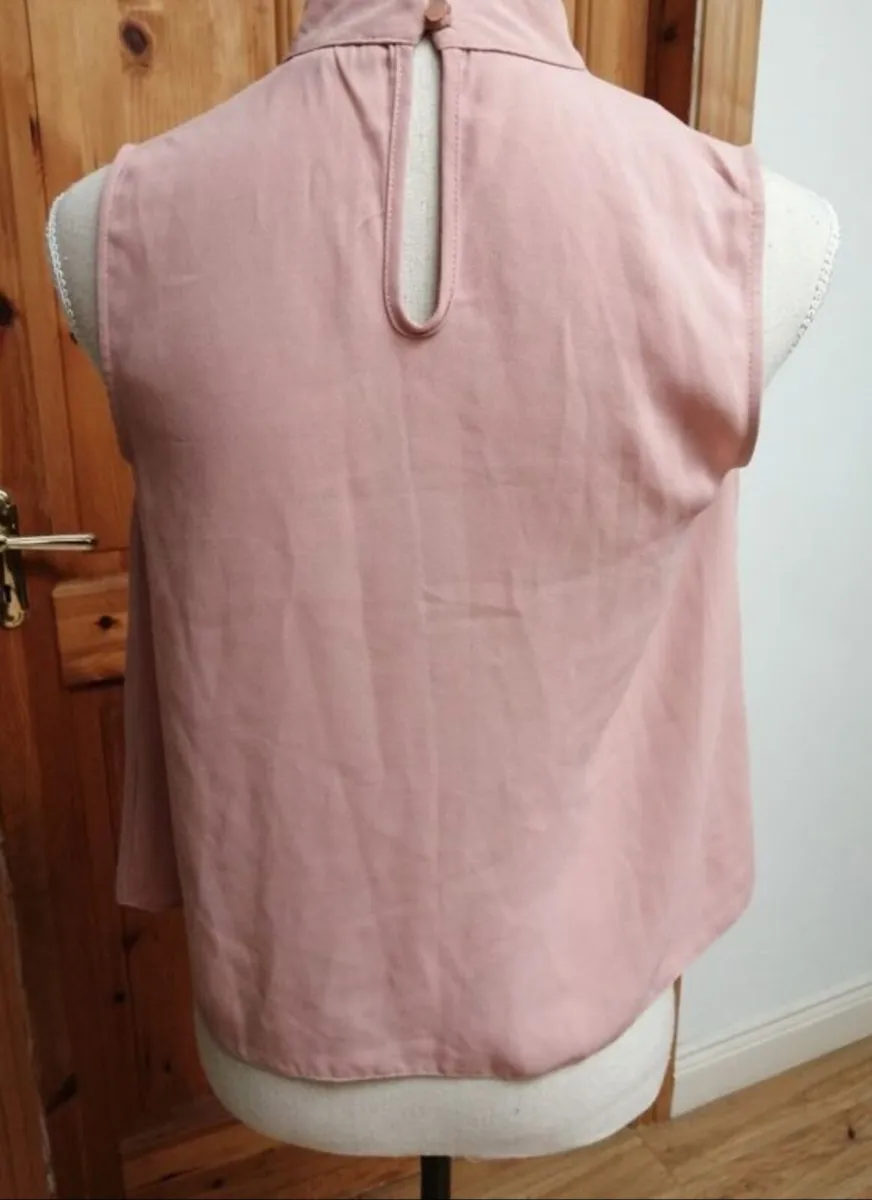 Penny's peach top new with tags size 8 width 38" l - Image 2