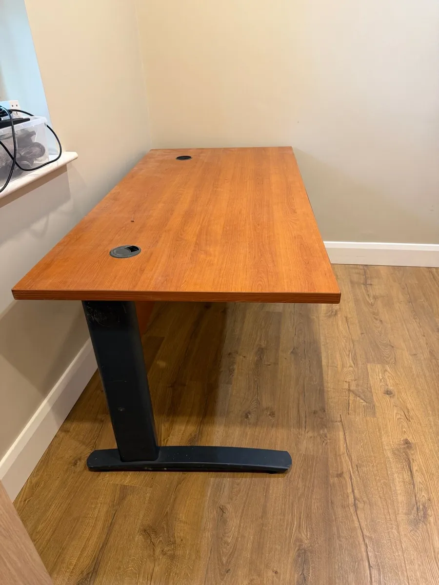 Five desks - Image 1