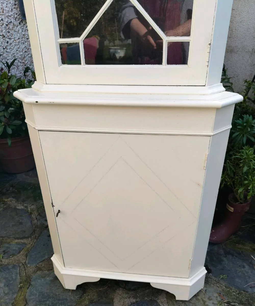 Antique Mahogany corner cabinet, with glass and do - Image 4