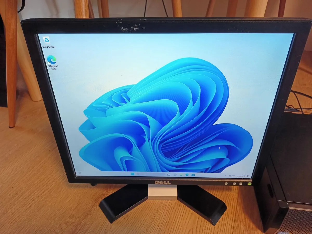 17" Dell E176FPF Monitor for office or home - Image 2