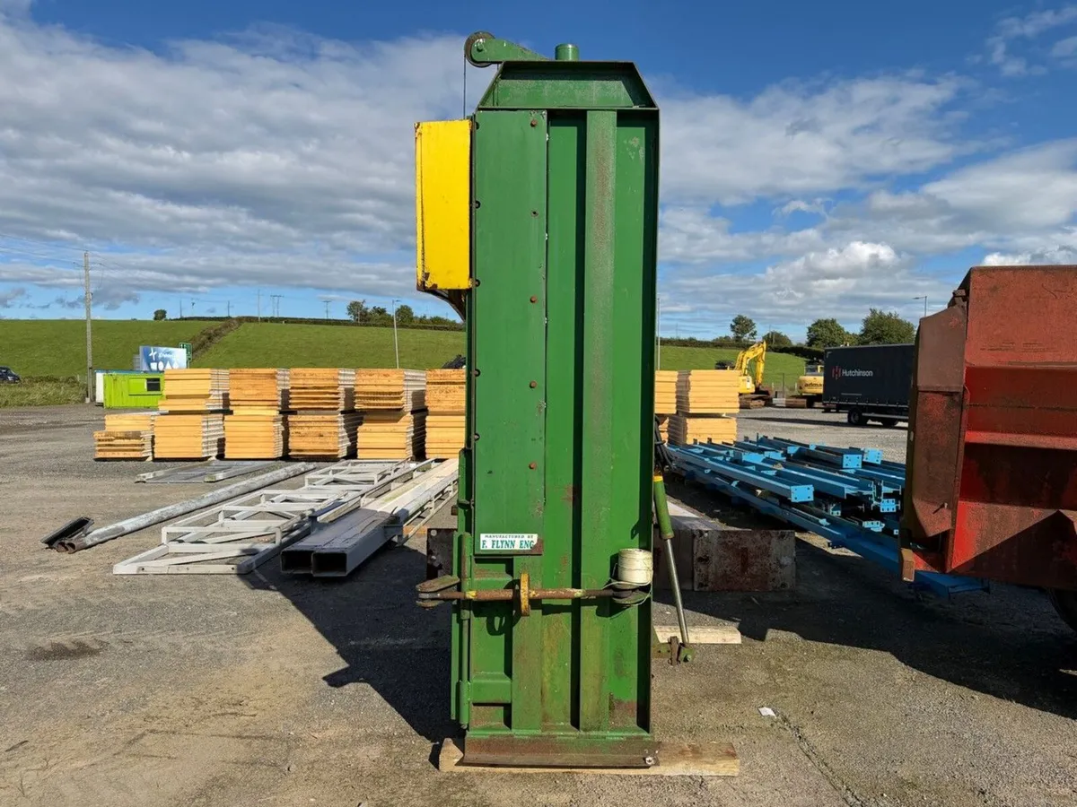 F FLYNN ENGINEERING 500 3 PHASE CARDBOARD BALER - Image 2