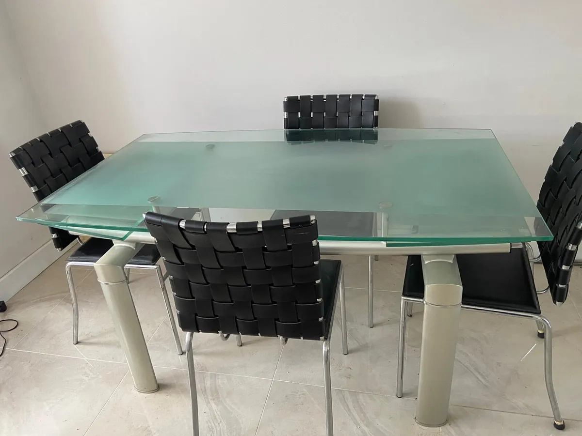 Dining table & chairs