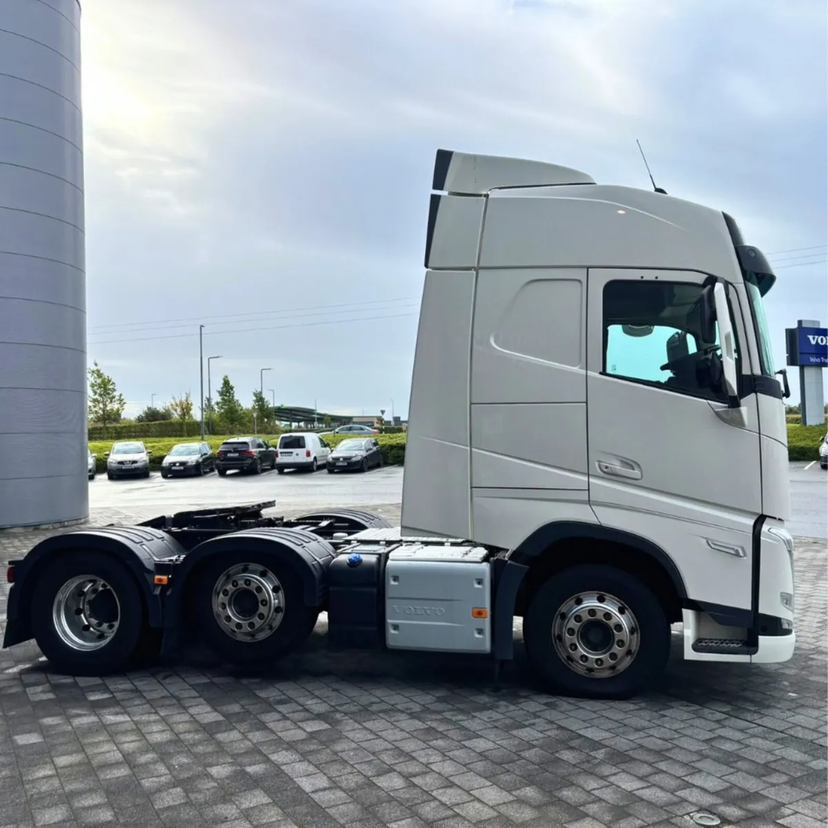 Volvo FH 460 6x2 - Image 4