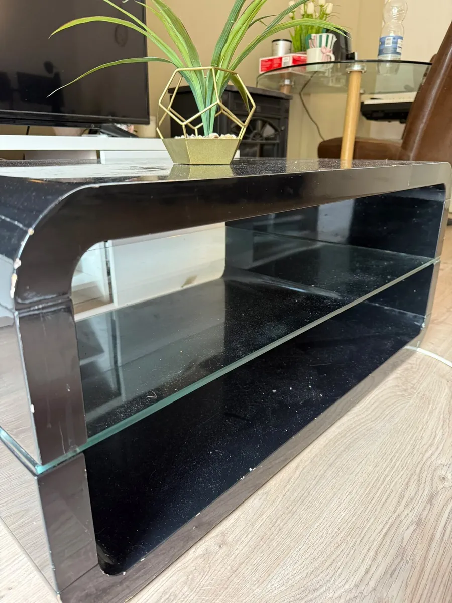 Lovely center room table glass in middle,20 euro - Image 2