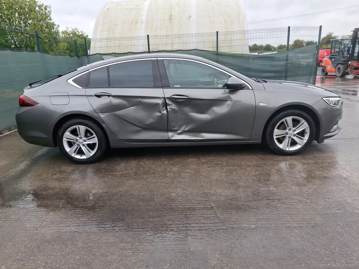 172 Opel Insignia SRI  Grand sport Diesel - Image 4
