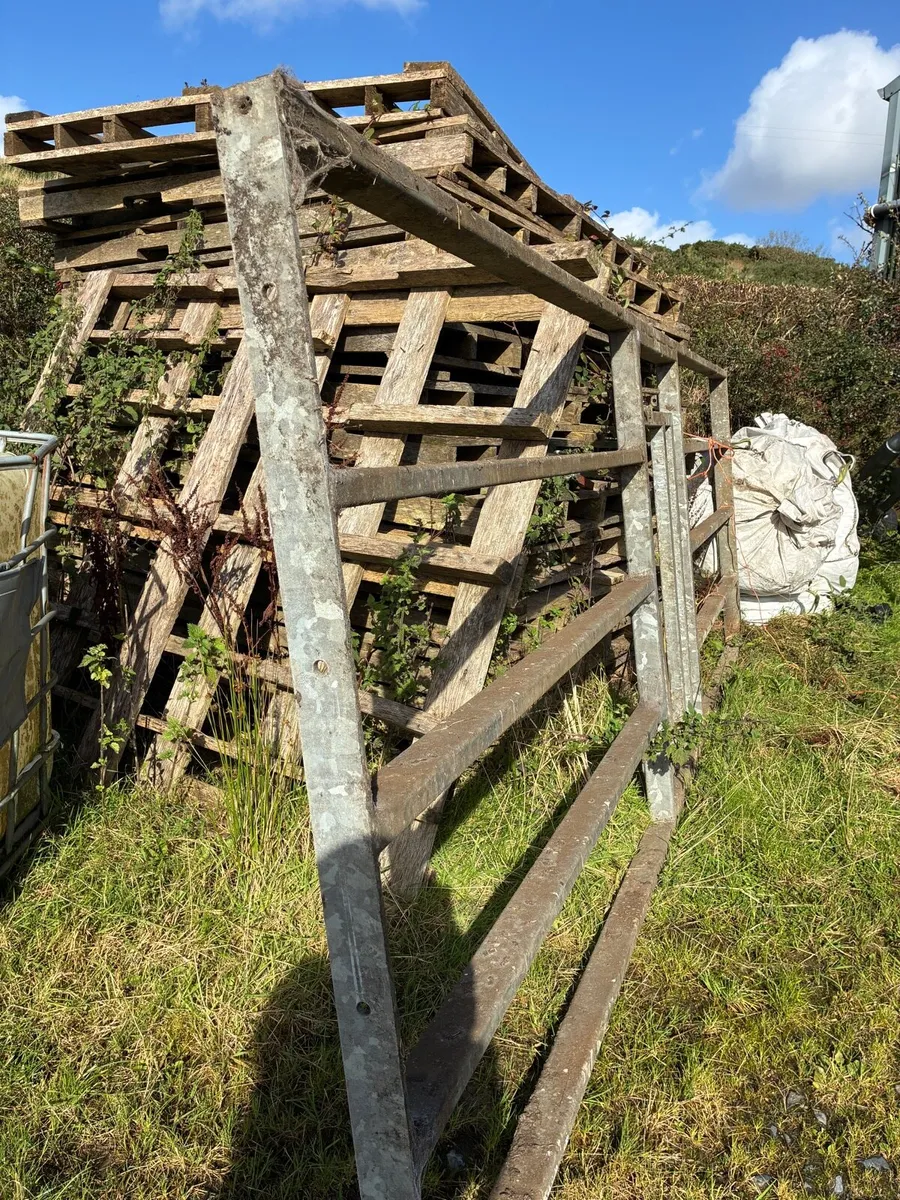 Locking Head Gate - Image 2