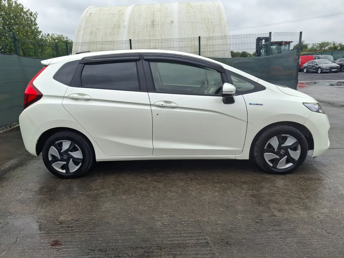 2015 Honda Fit  Hybrid  Automatic  135km - Image 2