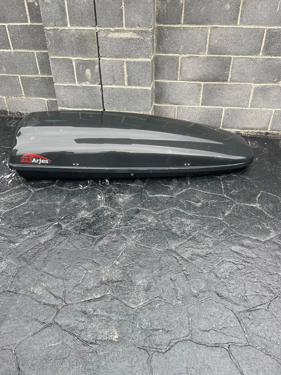 Roof box - Image 1