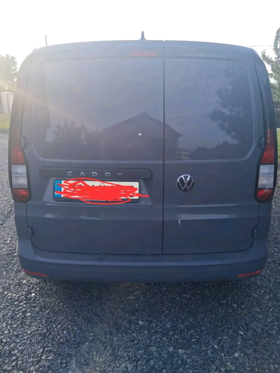 Van - Image 2