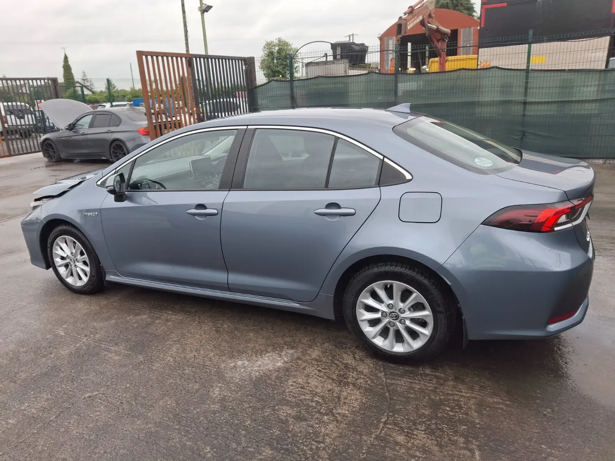 2019 Toyota Corolla  Luna sal Hybrid  Automatic - Image 4