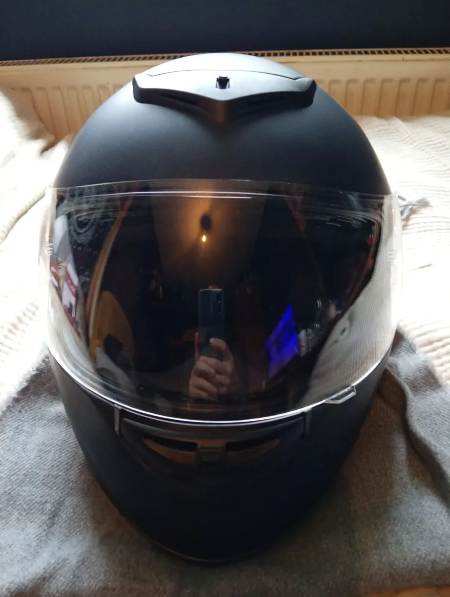 helmet - Image 2