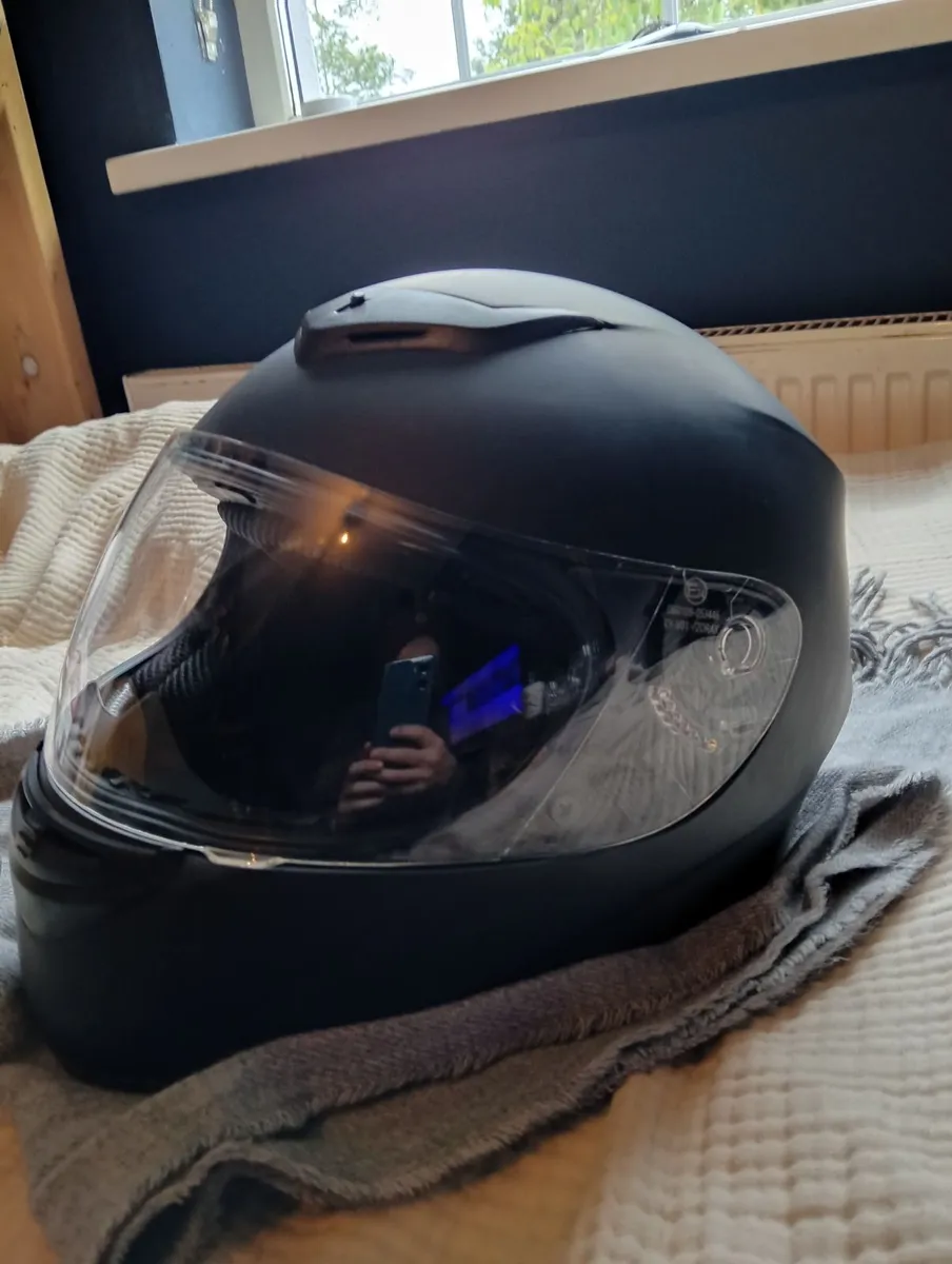 helmet - Image 3