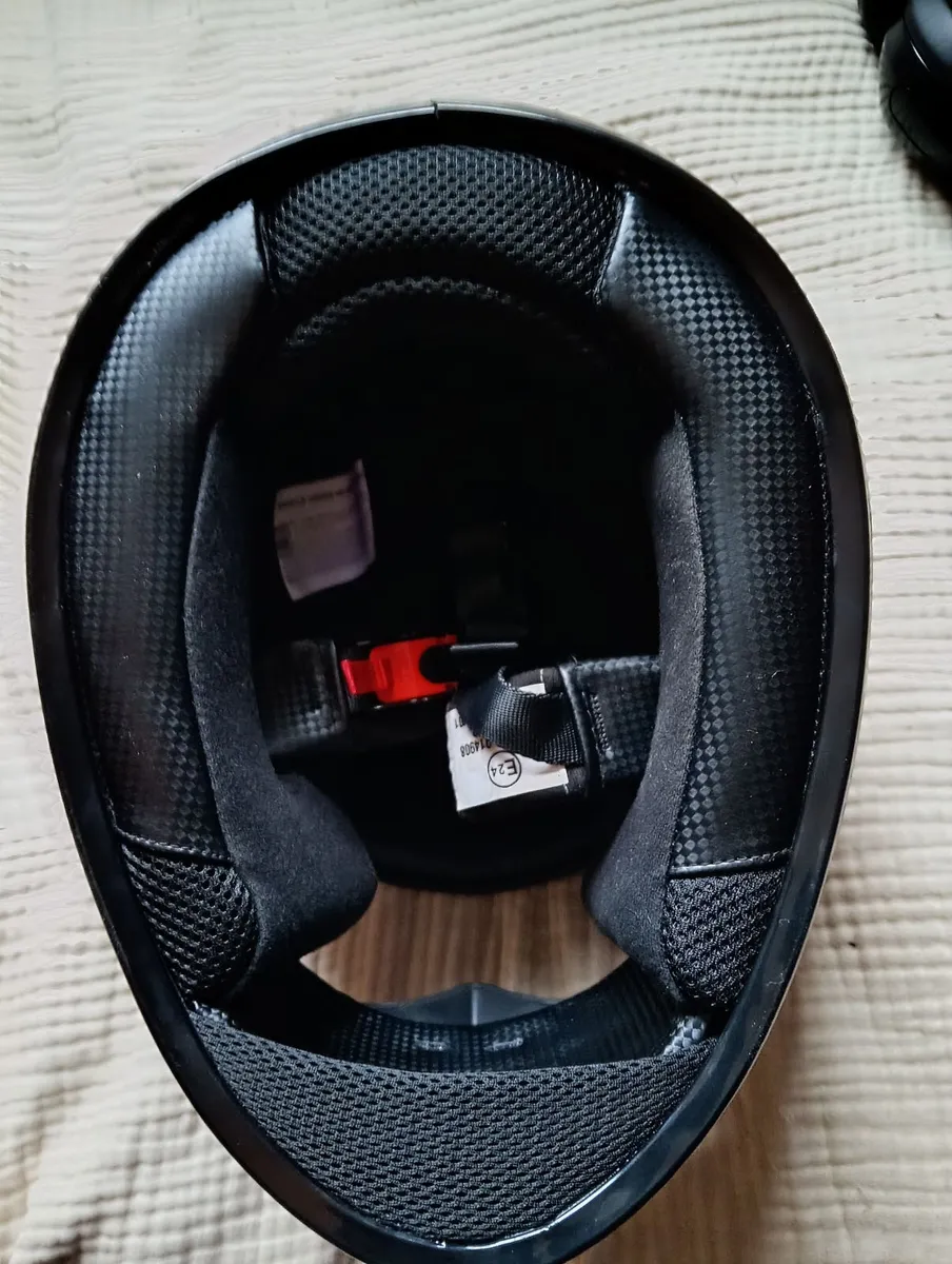 helmet - Image 4