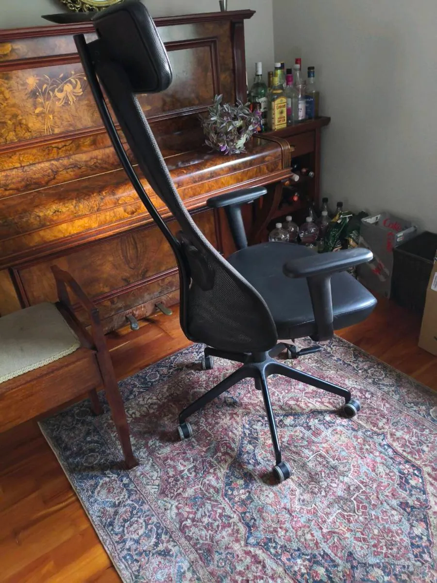 Beautiful new office chair support excellent - Image 3