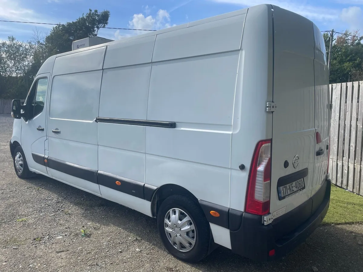 2017 Nissan NV400 - Image 3