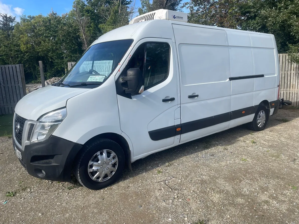 2017 Nissan NV400 - Image 2