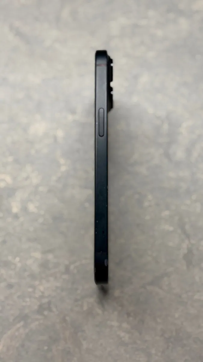 iPhone 15 - Image 3