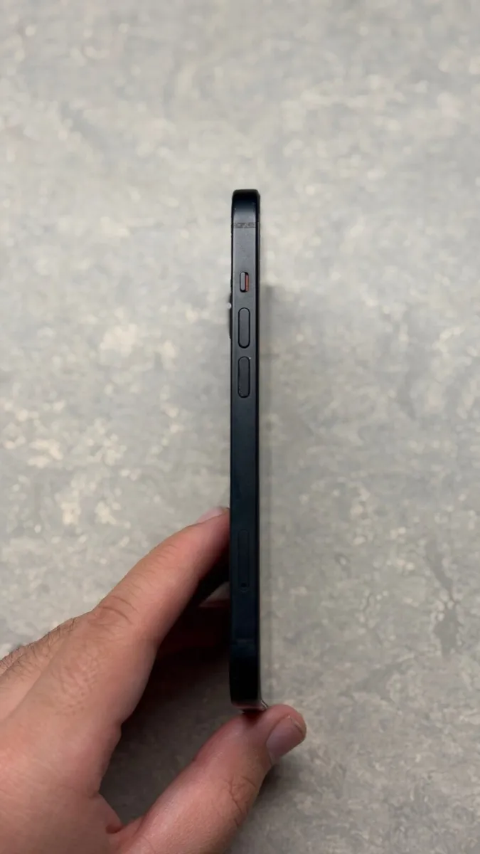iPhone 15 - Image 4