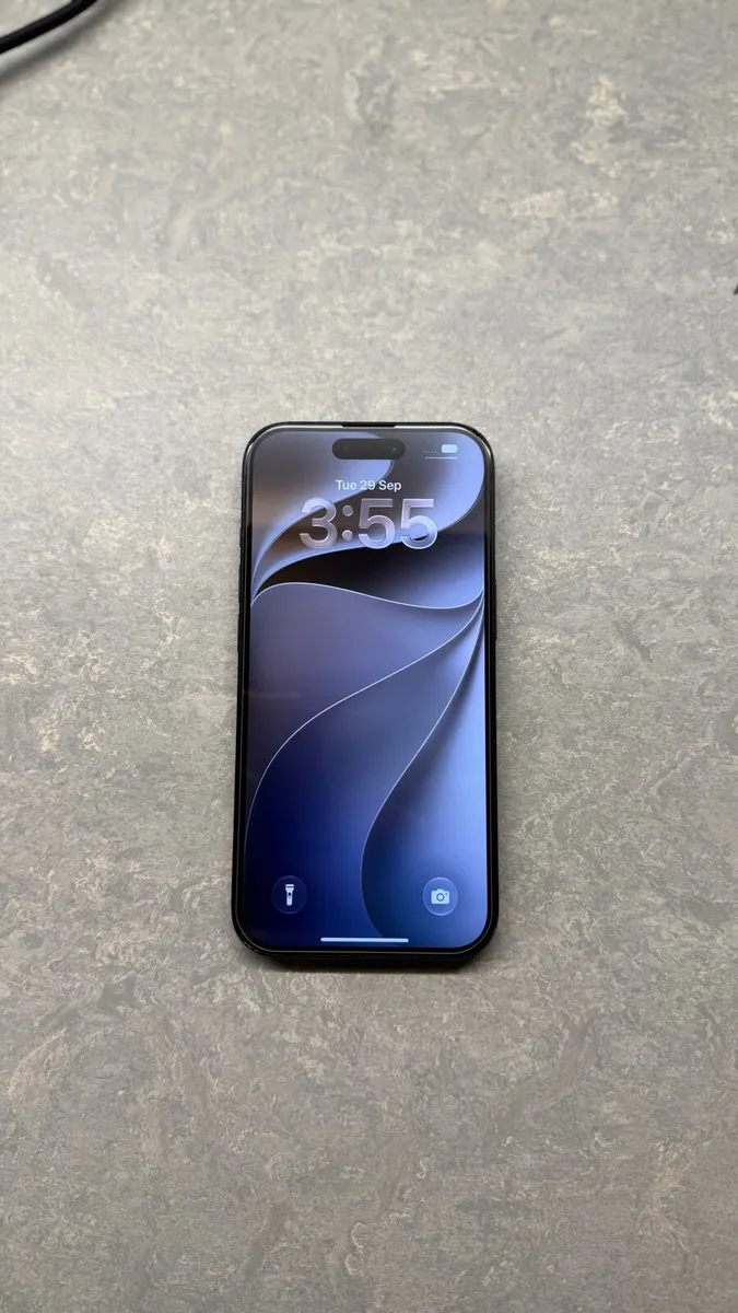 iPhone 15 - Image 2