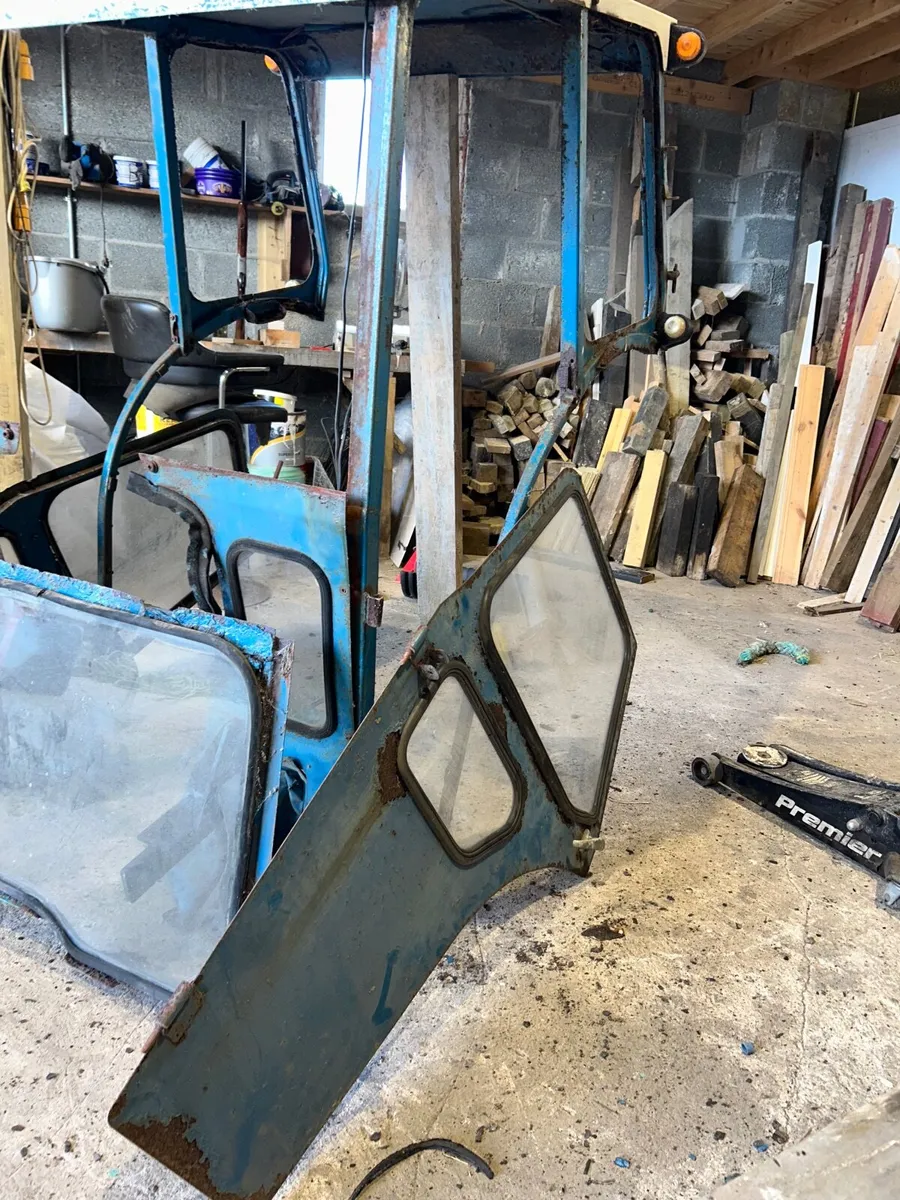 Safety cab ford 3000 - Image 2