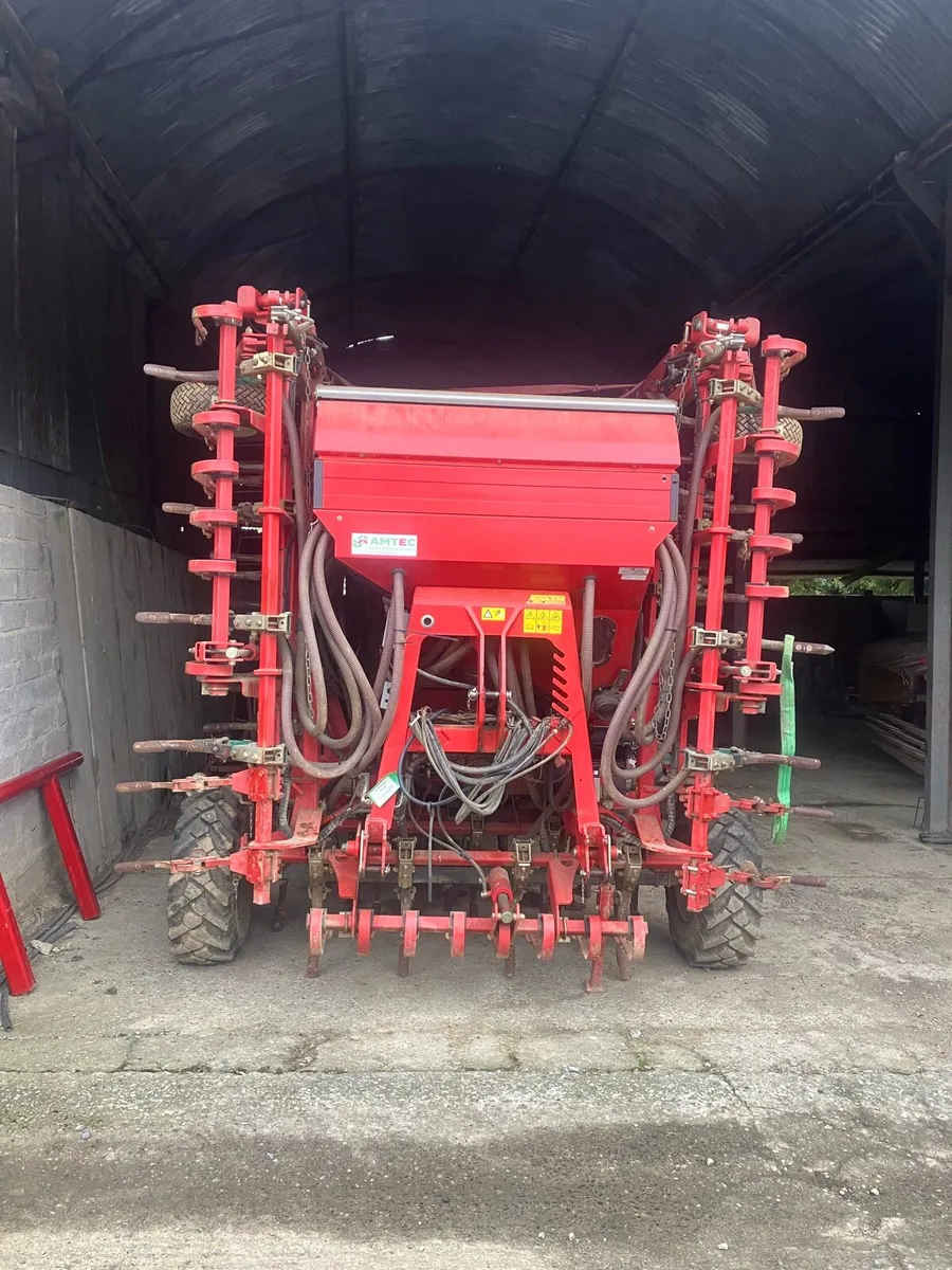 Seed drill - Image 1