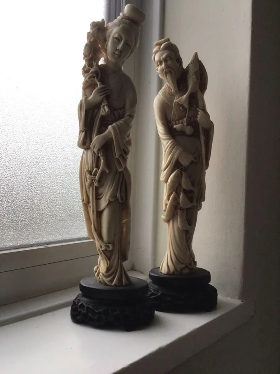 statues - Image 1