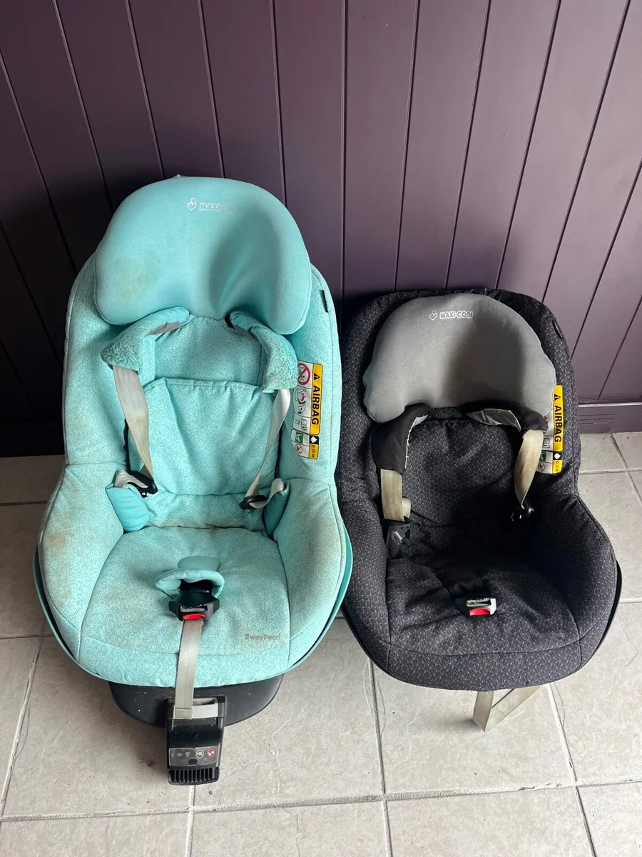 Maxi Cosi Pearl x 2 plus 1 family fix two way base