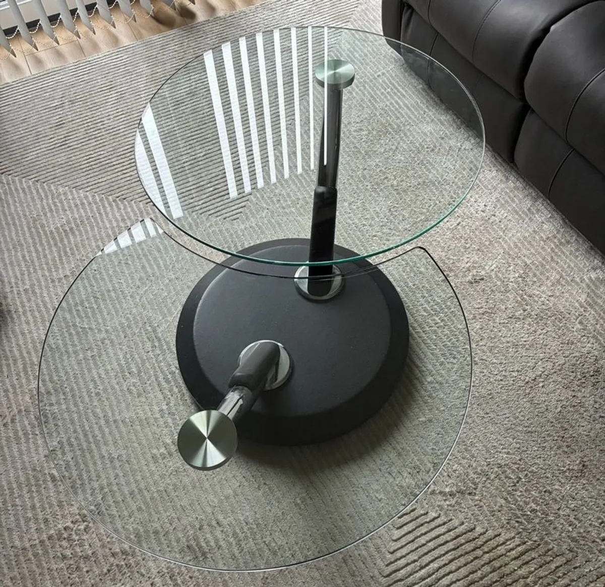 Stylish Modern Glass Coffee Table - Image 3