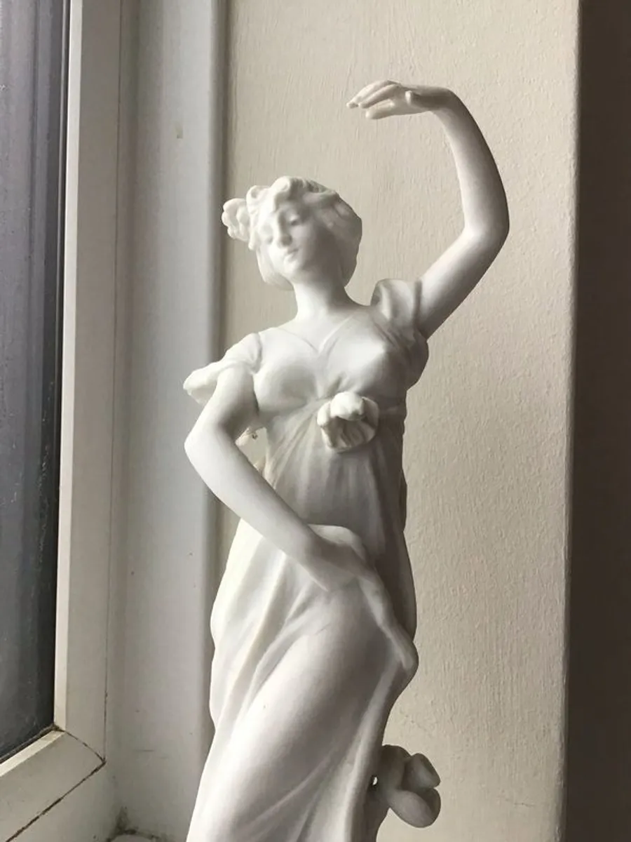statues - Image 3