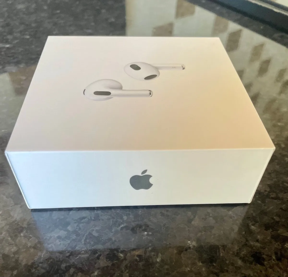 Apple Airpods (3rd Gen)/Magsafe Charging Case - Image 3