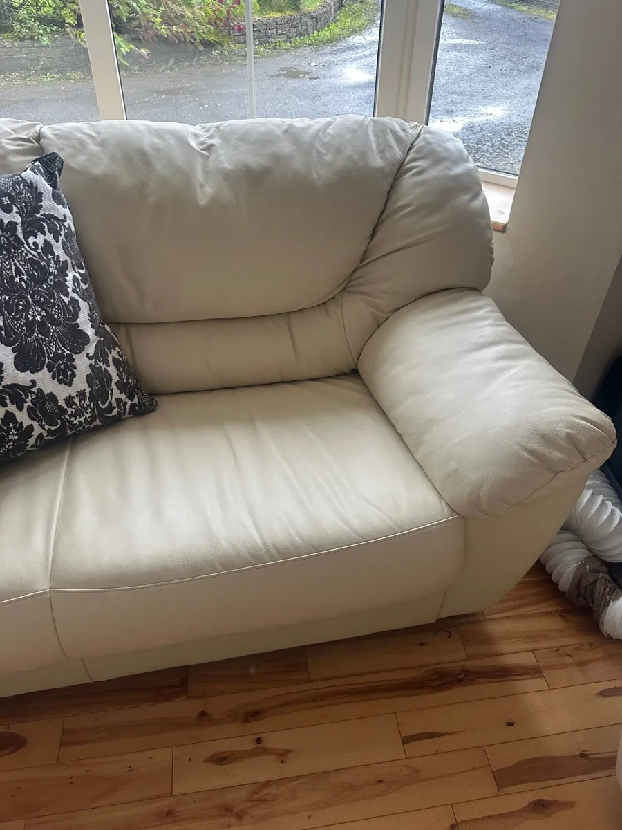 White real leather 3 seater x 2 - Image 3