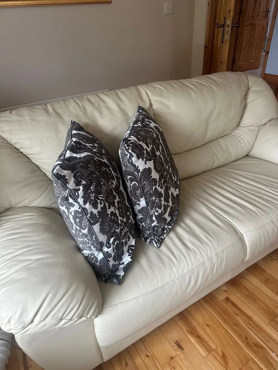 White real leather 3 seater x 2 - Image 4