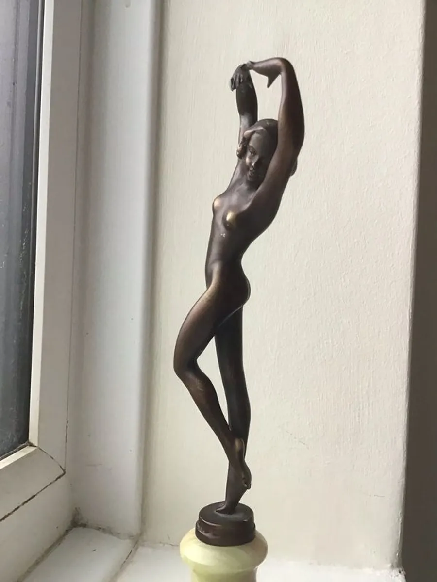 statues - Image 4