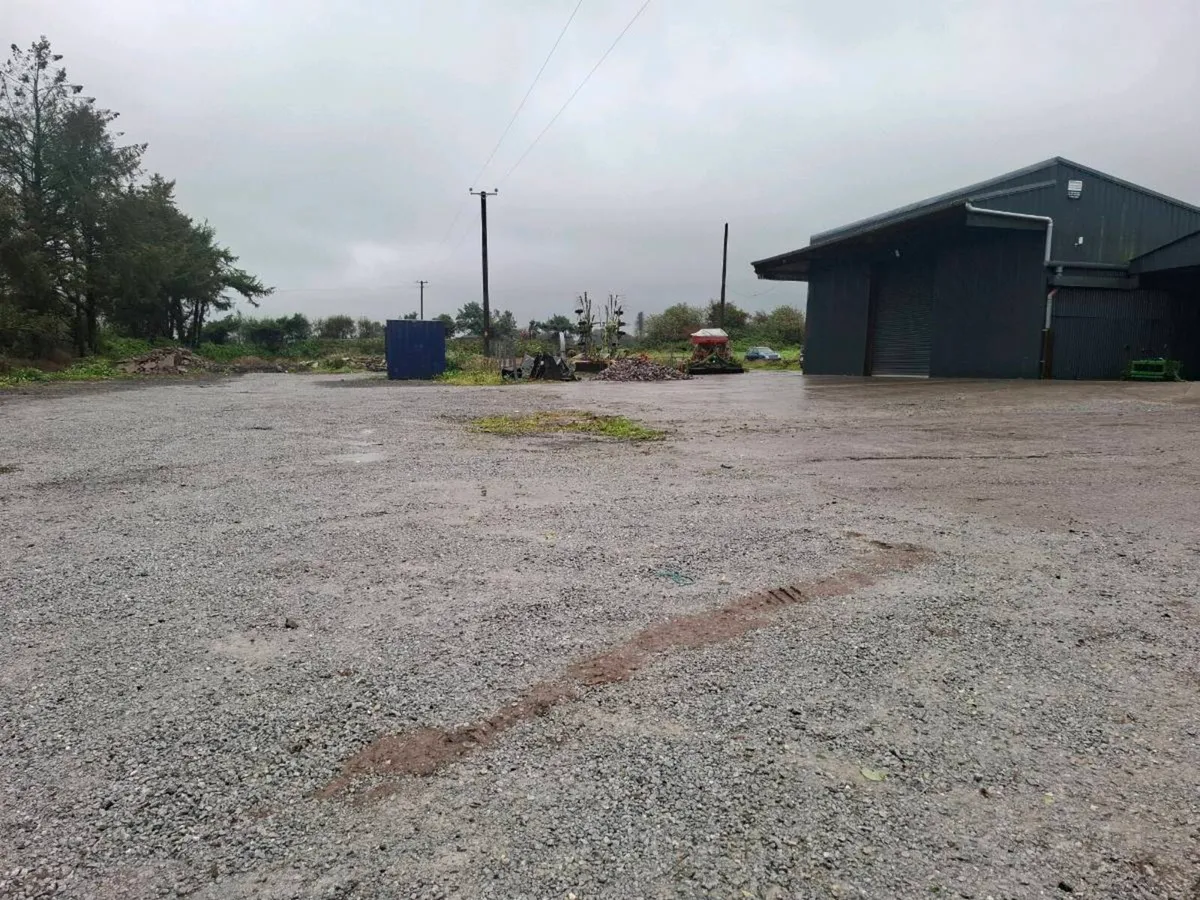 Storage  unit with yard - Image 4