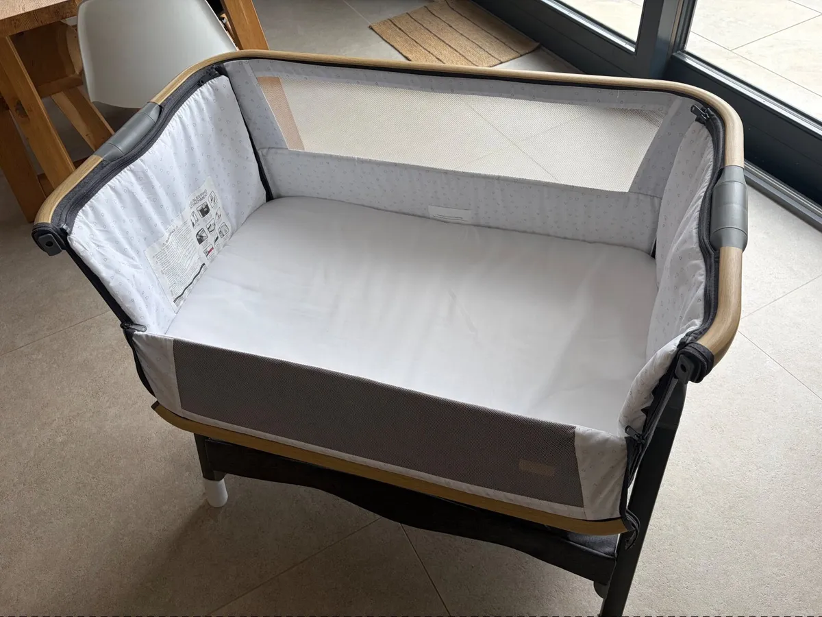 Tutti Bambini CoZee Lite Bedside Crib - Image 4