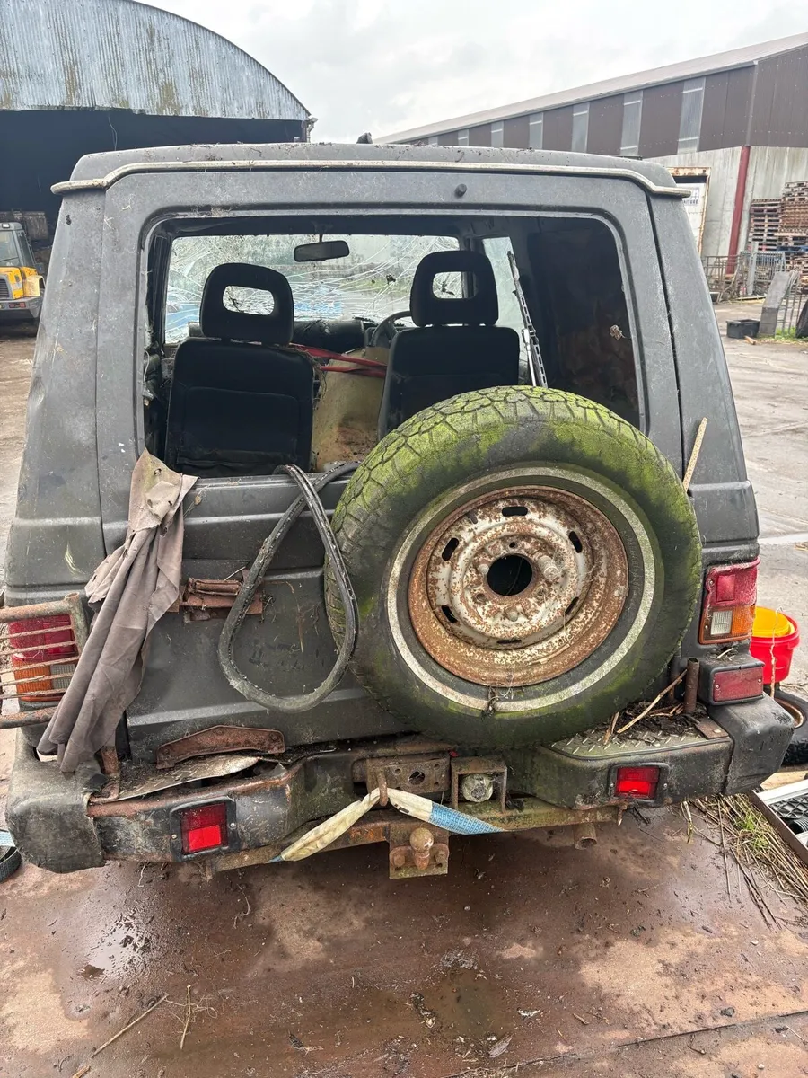 Pajero sell complete for parts - Image 4
